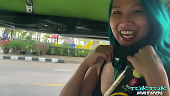 Gadis Thai Amatur Mendapat Blowjob Hardcore Dari Orang Asing