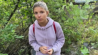 Le Pipi En Plein Air De Gina Gerson Mène À Un Voyeurisme Intense Et Du Sexe Oral