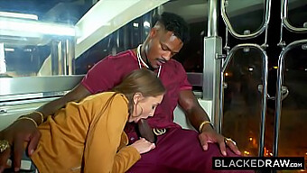 Pareja Interracial Explora Bdsm Con Face Fucking Y Mamada