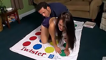 Yaz, Twister Oyunuyla Oynaklaşıyor